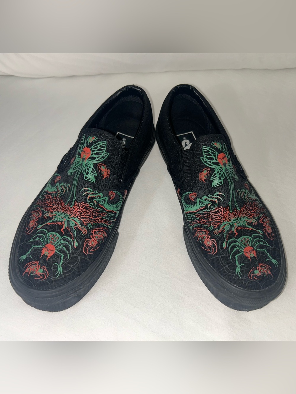 Vans classic sneakers slip on Evil Omens Glow black canvas women’s size 6 spider